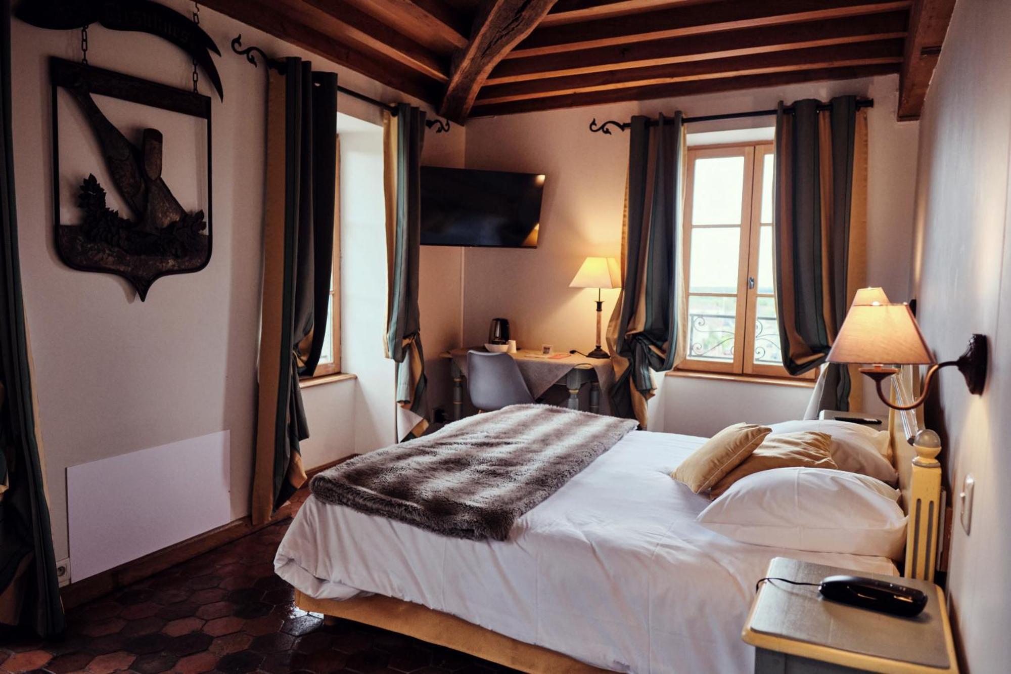 Hostellerie De La Tour D'Auxois 솔류 외부 사진