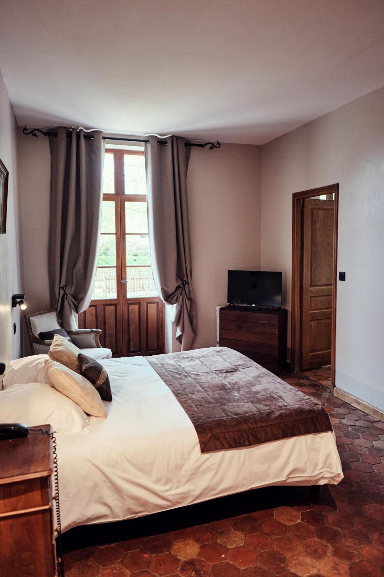 Hostellerie De La Tour D'Auxois 솔류 외부 사진