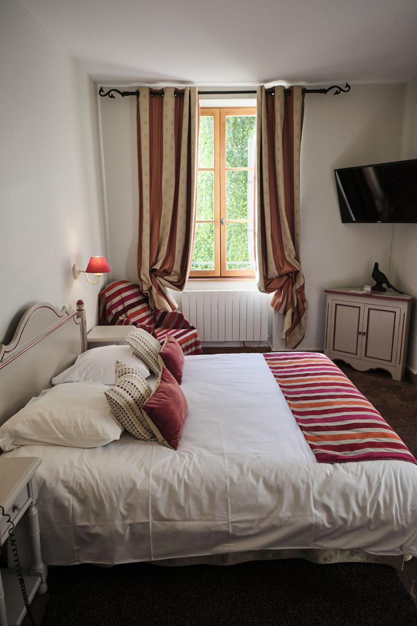 Hostellerie De La Tour D'Auxois 솔류 외부 사진