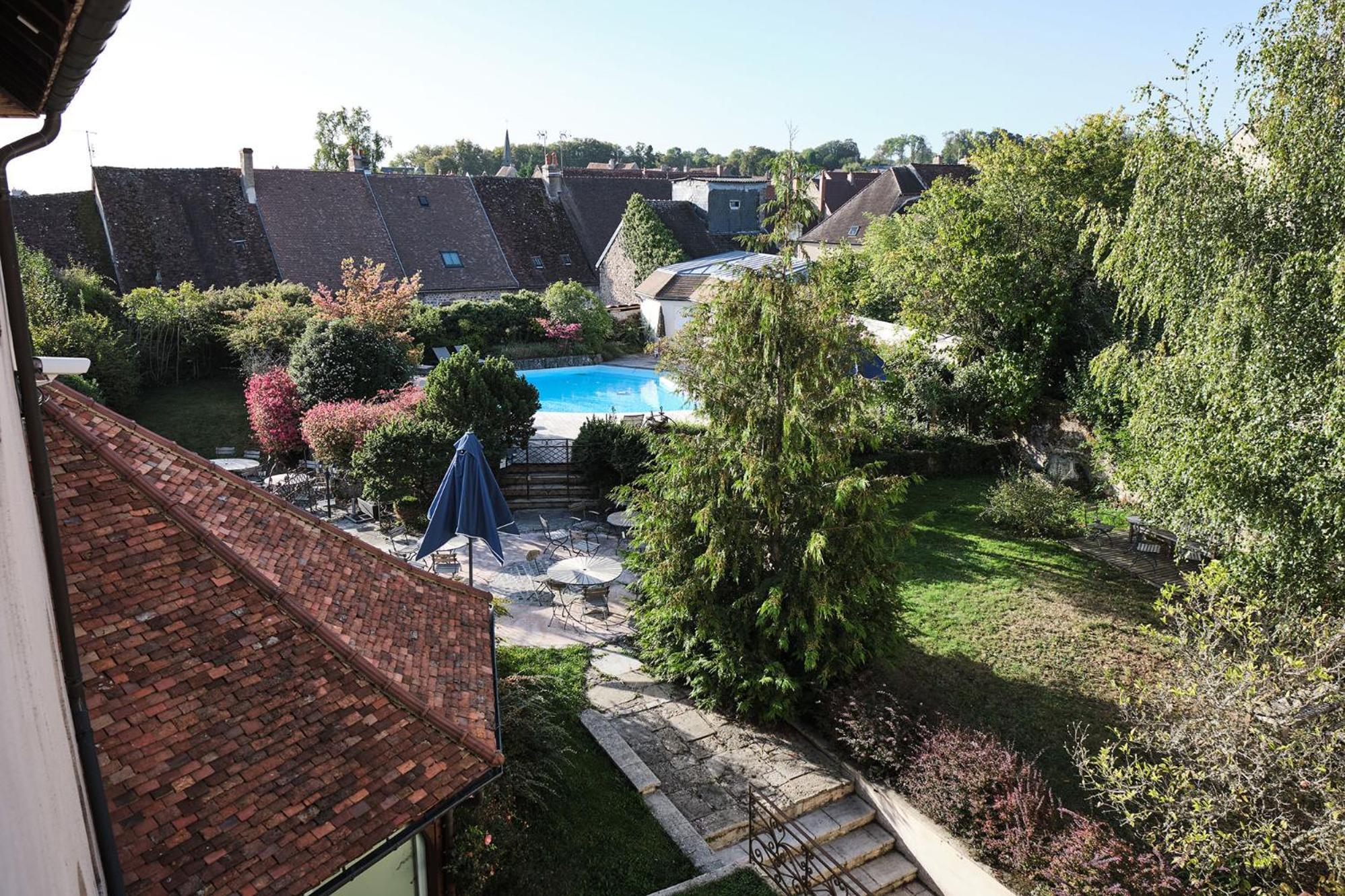 Hostellerie De La Tour D'Auxois 솔류 외부 사진